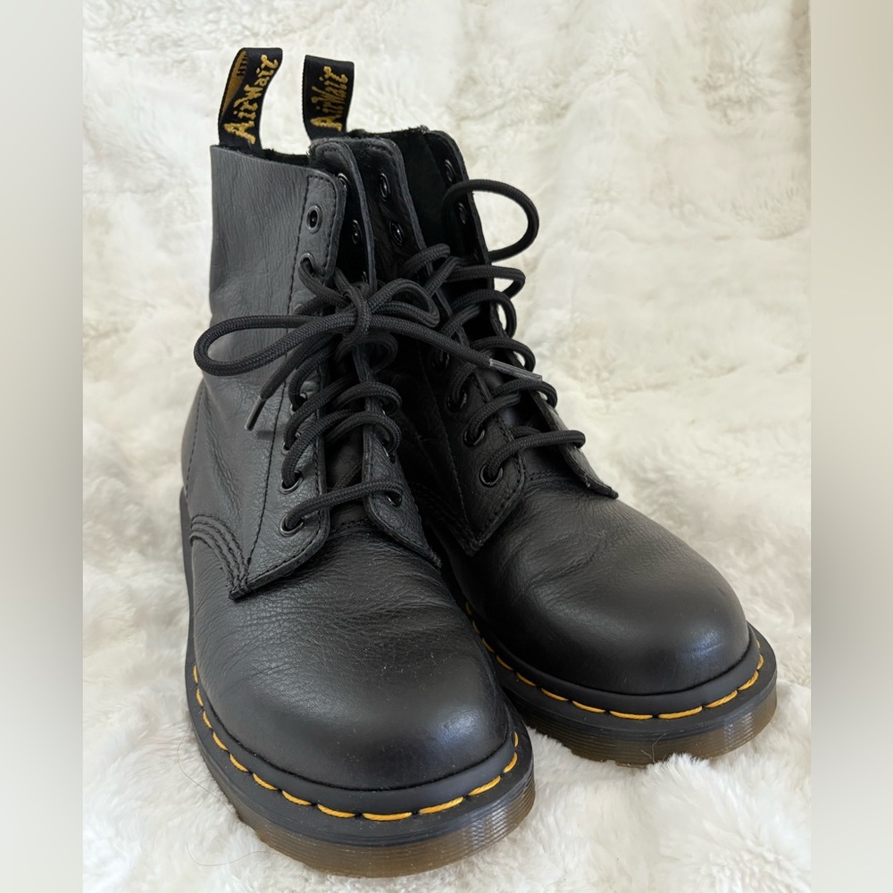 (Like new) Dr. Martens Pascal Black Boots excellent like new